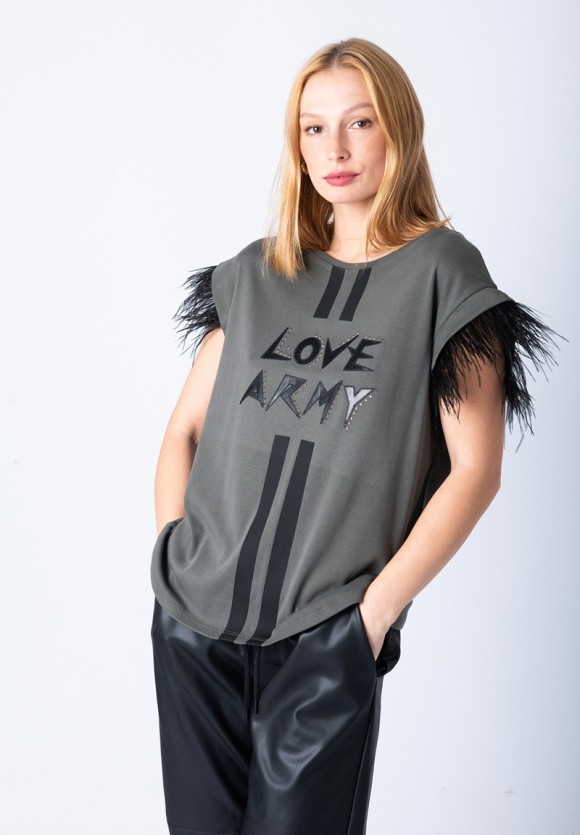 Camiseta Love Army verde plumas