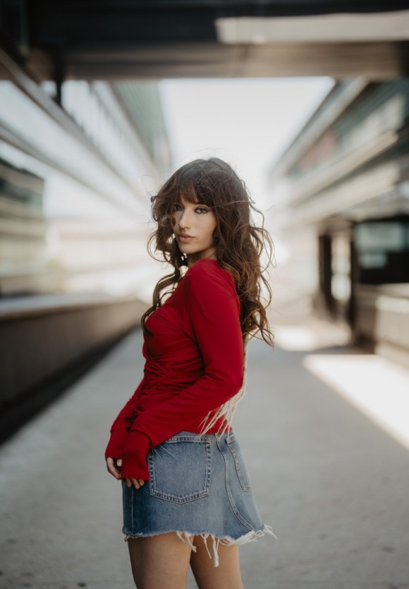 Camiseta cruzada roja