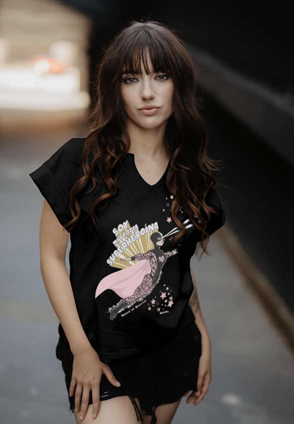 Camiseta negra Simone de Beauvoir Súper heroína