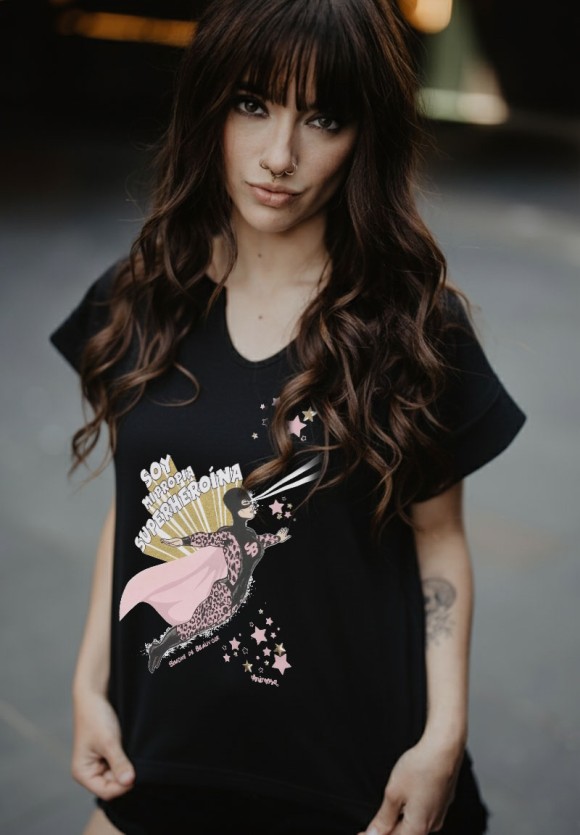 Camiseta negra Simone de Beauvoir Súper heroína