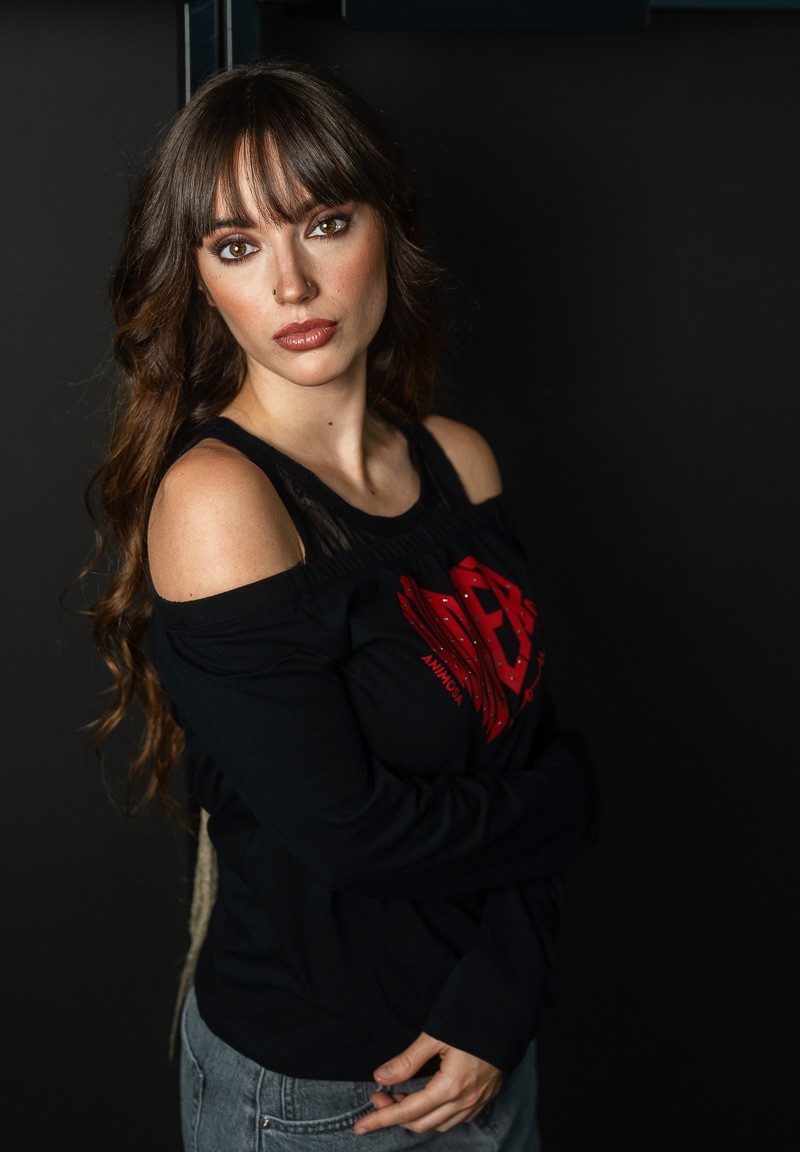 Camiseta de hombros descubiertos con tirantes de encaje | Animosa