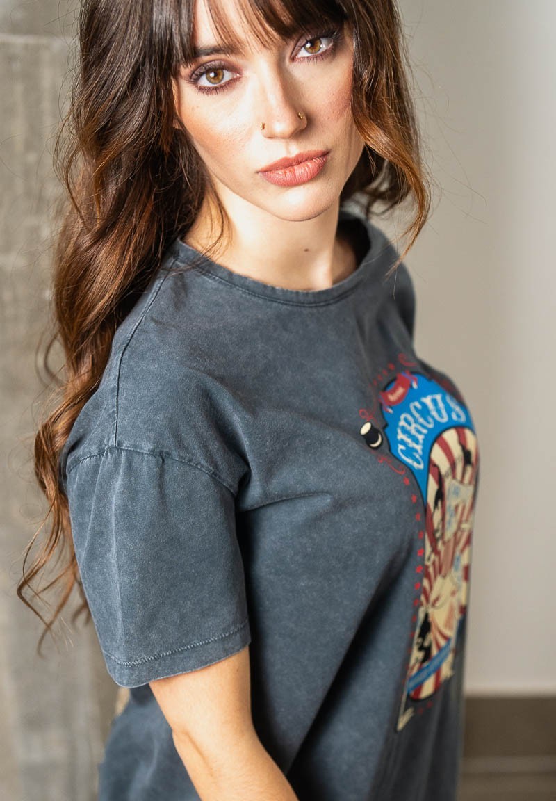 Camiseta lavada inspirada en la tatuadora Maud Stevens | Animosa