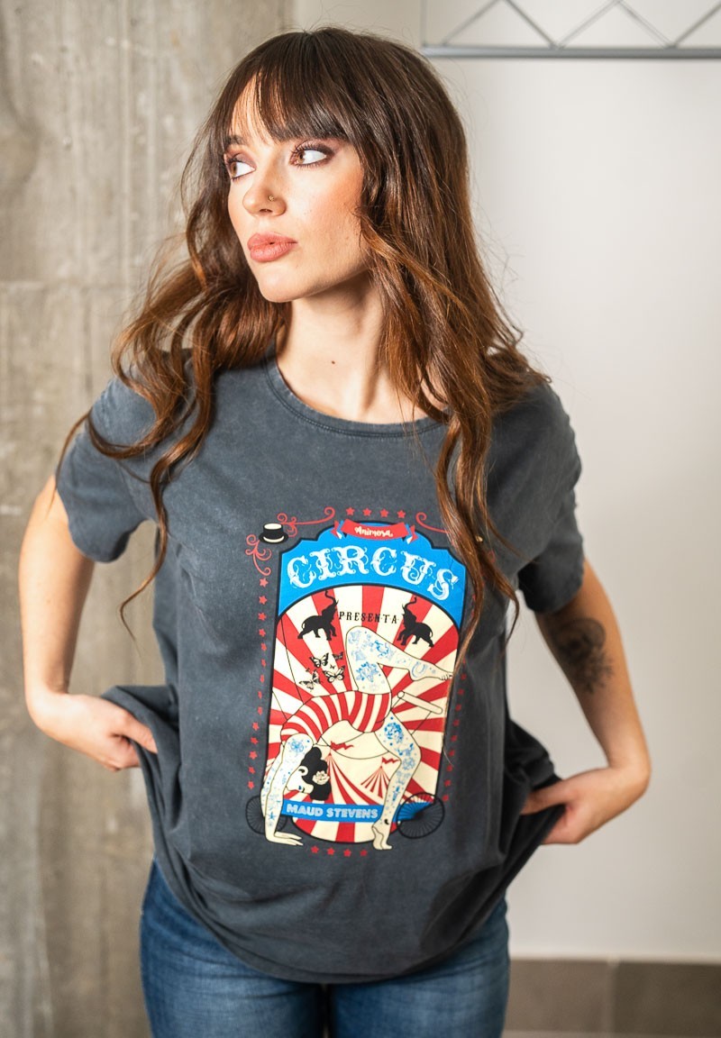 Camiseta lavada inspirada en la tatuadora Maud Stevens | Animosa