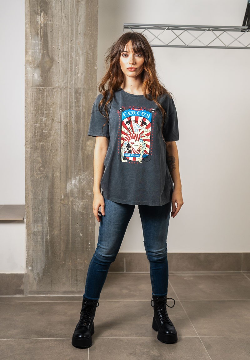 Camiseta lavada inspirada en la tatuadora Maud Stevens | Animosa