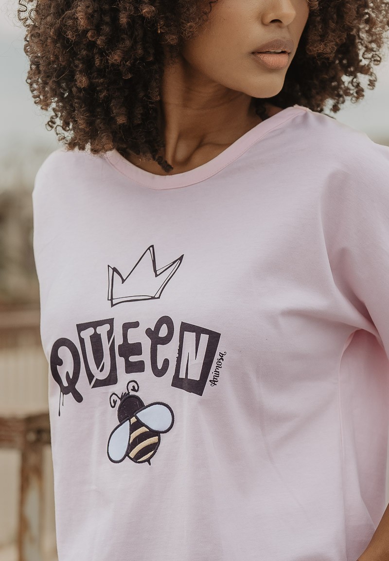 Camiseta con ilustración y el mensaje Queen Bee | Animosa