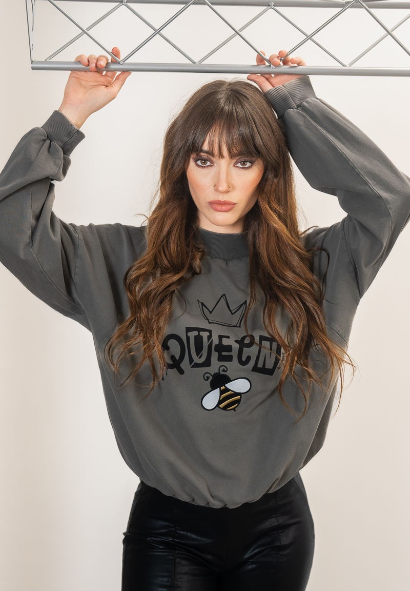 Sudadera con ilustración y el mensaje Queen Bee | Animosa