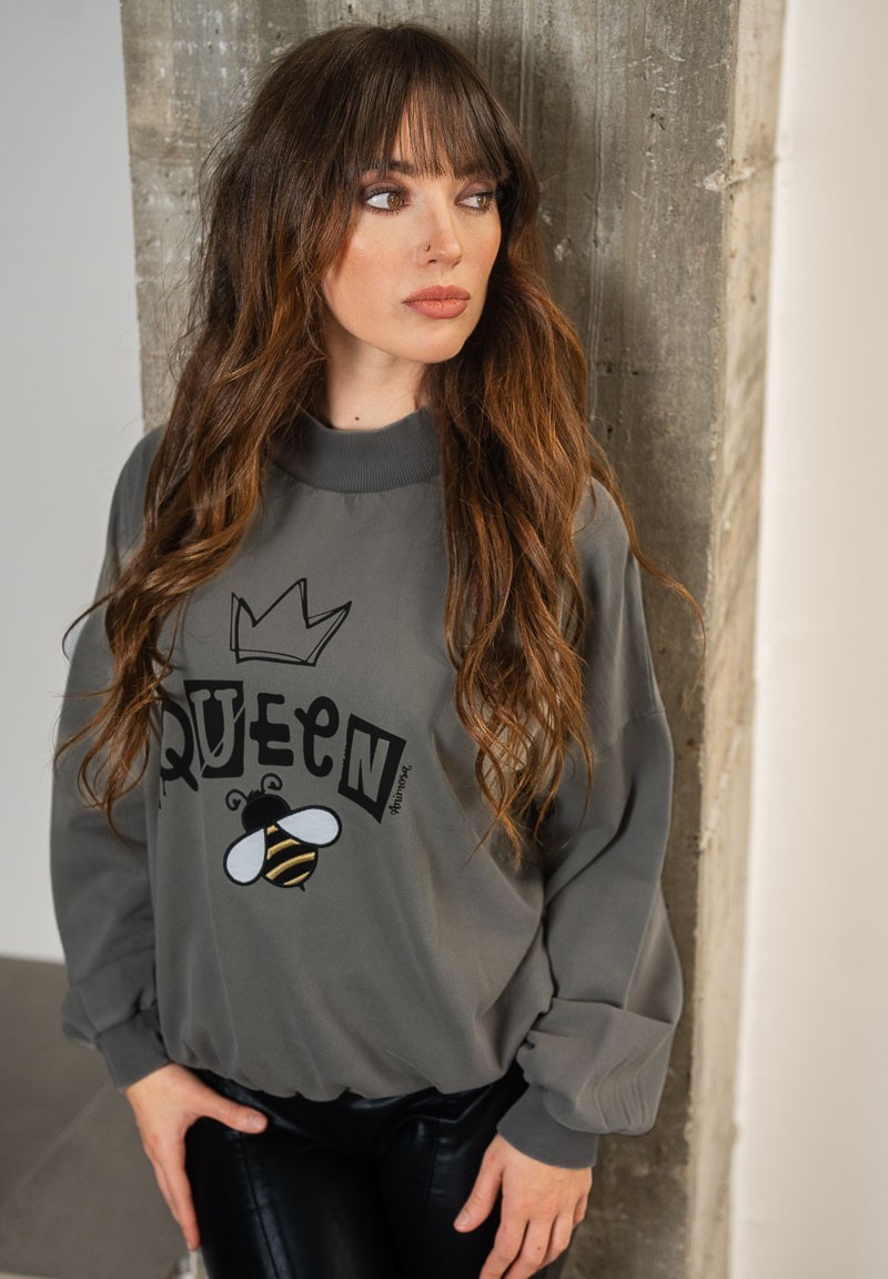 Sudadera con ilustración y el mensaje Queen Bee | Animosa
