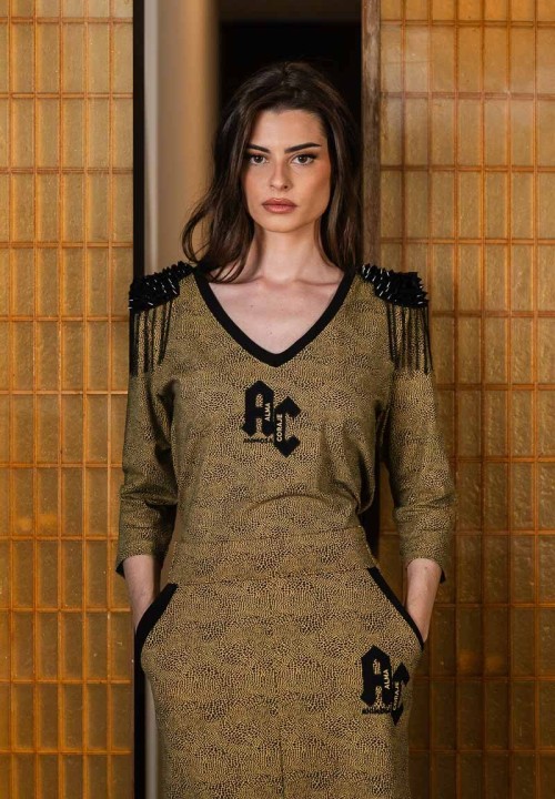 Camiseta animal print con hombreras y las letras AC | Animosa