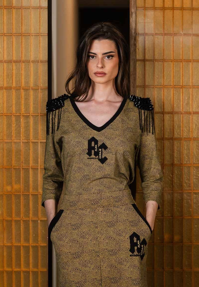 Camiseta animal print con hombreras y las letras AC | Animosa