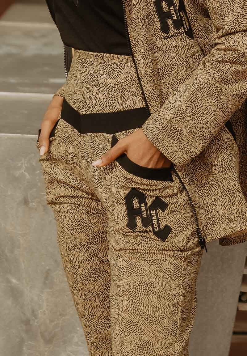 Pantalón animal print de serpiente con las letras AC | Animosa