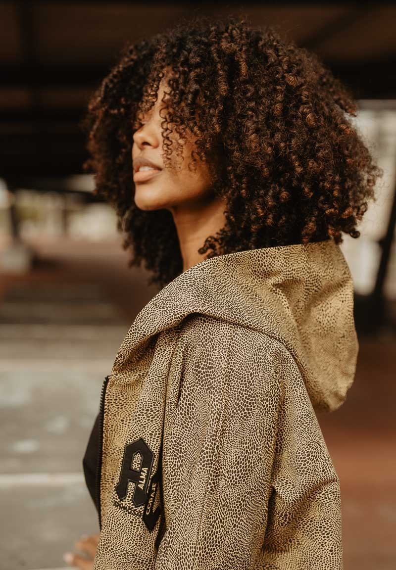 Chaqueta animal print de serpiente con las letras AC | Animosa