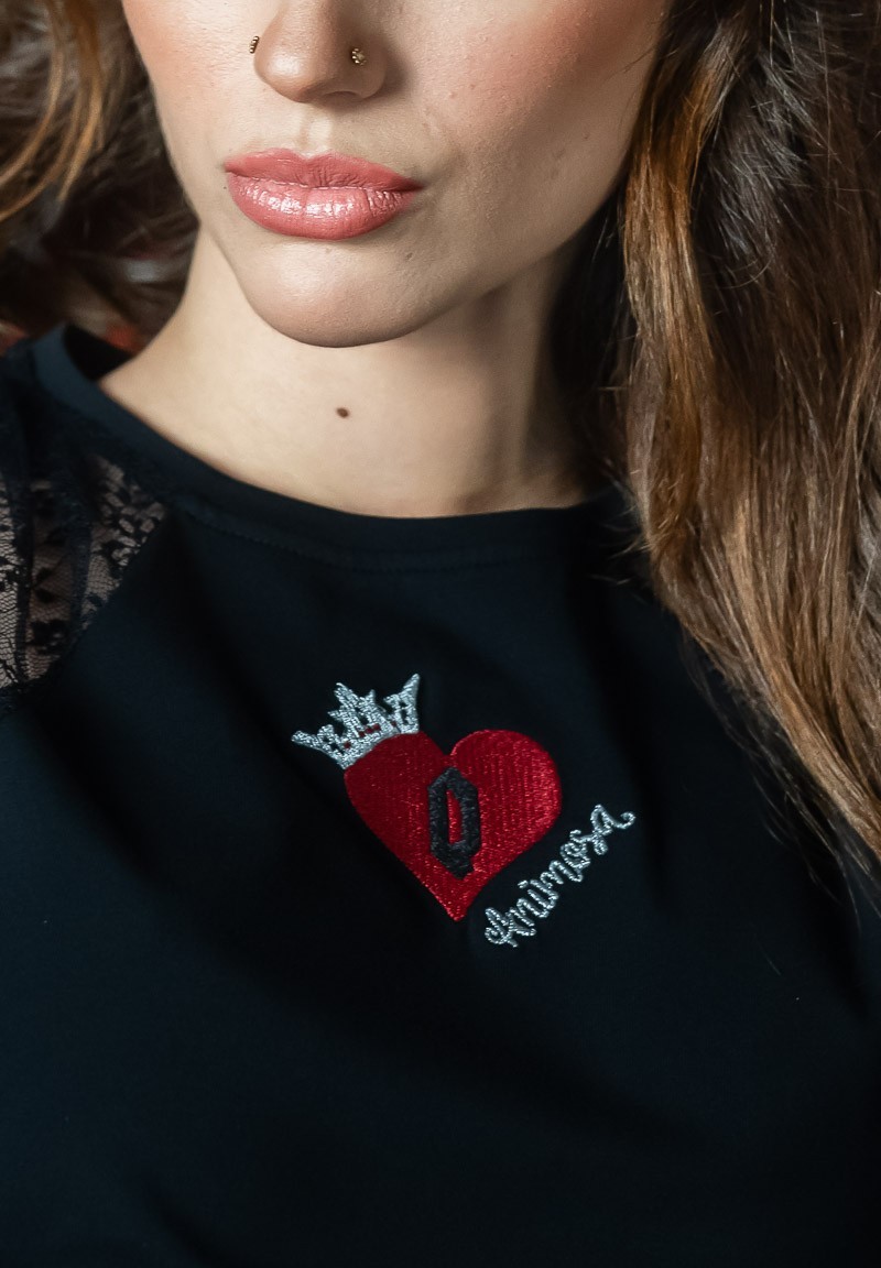 Camiseta con mangas de encaje Reina de corazones | Animosa