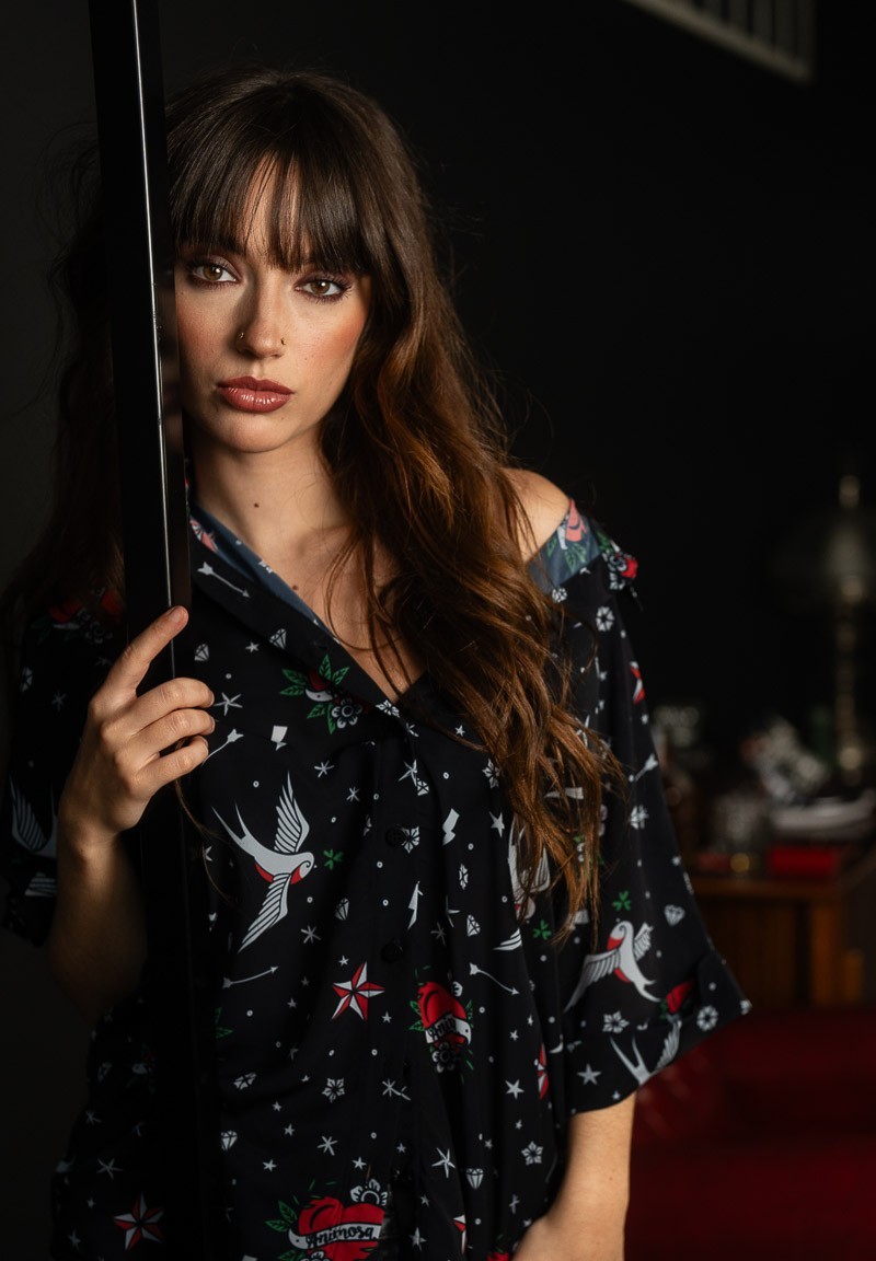 Camisa con estampado de tatuajes old school | Animosa