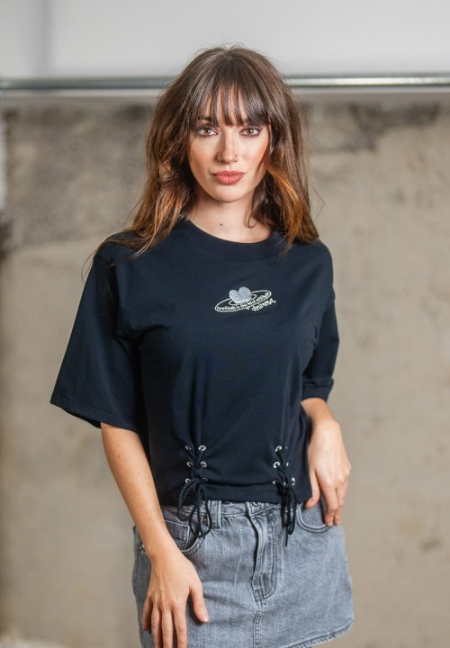 Camiseta con ollaos y cordones planet grattitude | Animosa