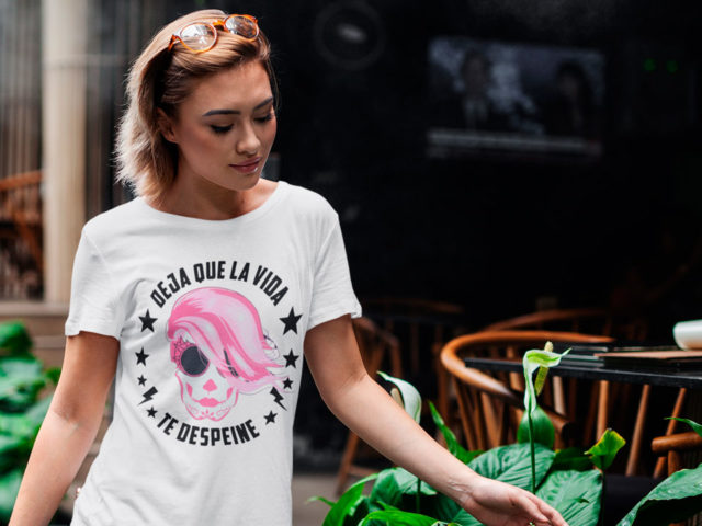 Camiseta "deja que la vida te despeine" de la colección coraje de Animosa. Nos encantan los buenos consejos.